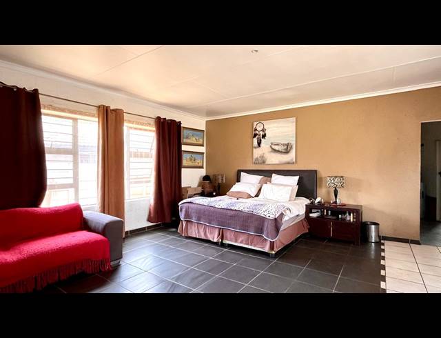 4 BEDROOM HOUSE FOR SALE IN DALPARK EXT 1